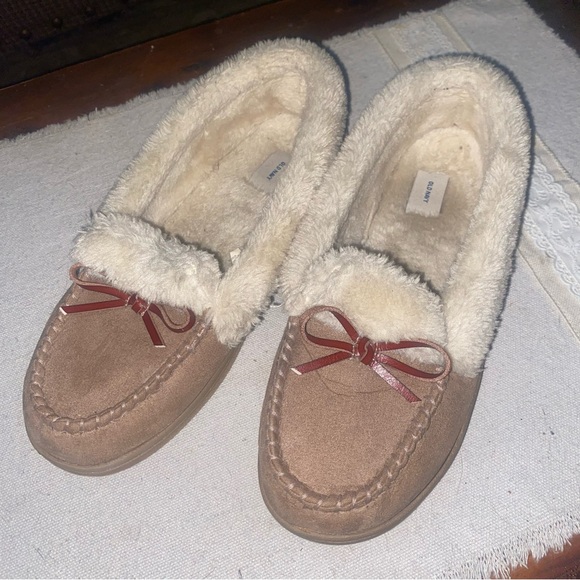 Old Navy Faux-Suede Sherpa-Lined Moccasin Slippers SZ 8 - Picture 2 of 4